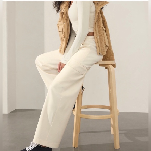Athleta Pants - Athleta Ivory Wide-Leg Cargo Pants